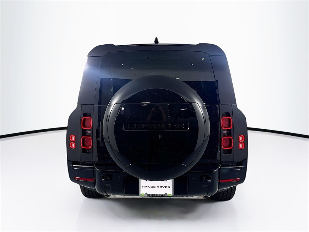 2025 Land Rover Defender 130 X-Dynamic SE photo 3