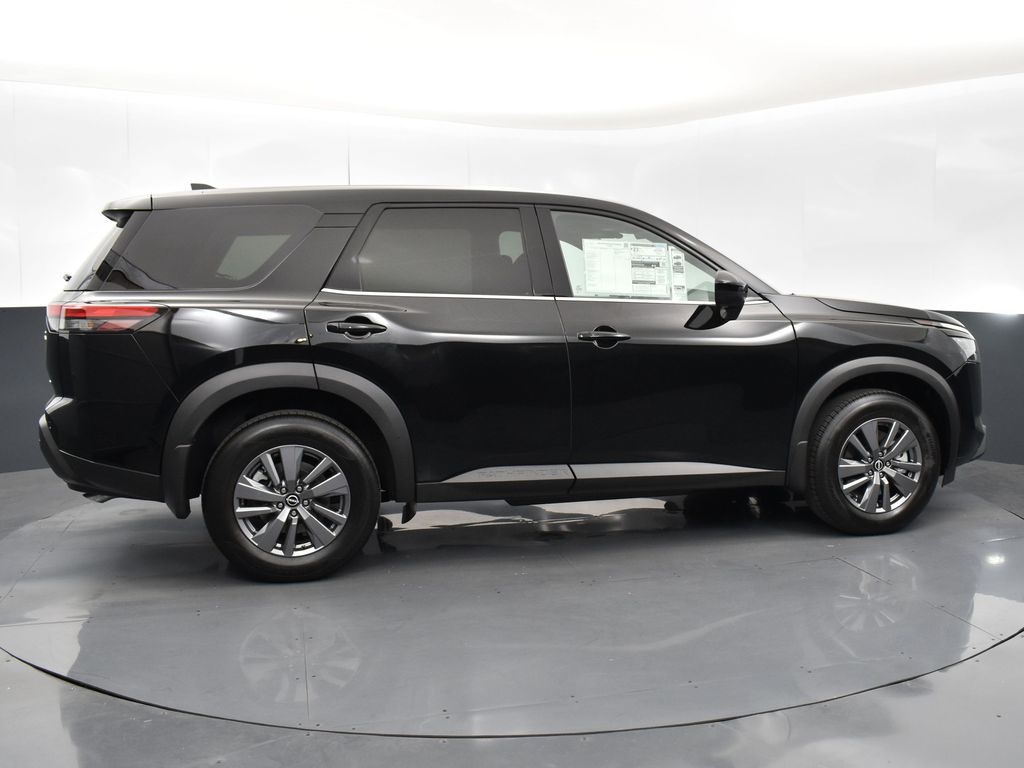 2025 Nissan Pathfinder S photo 6