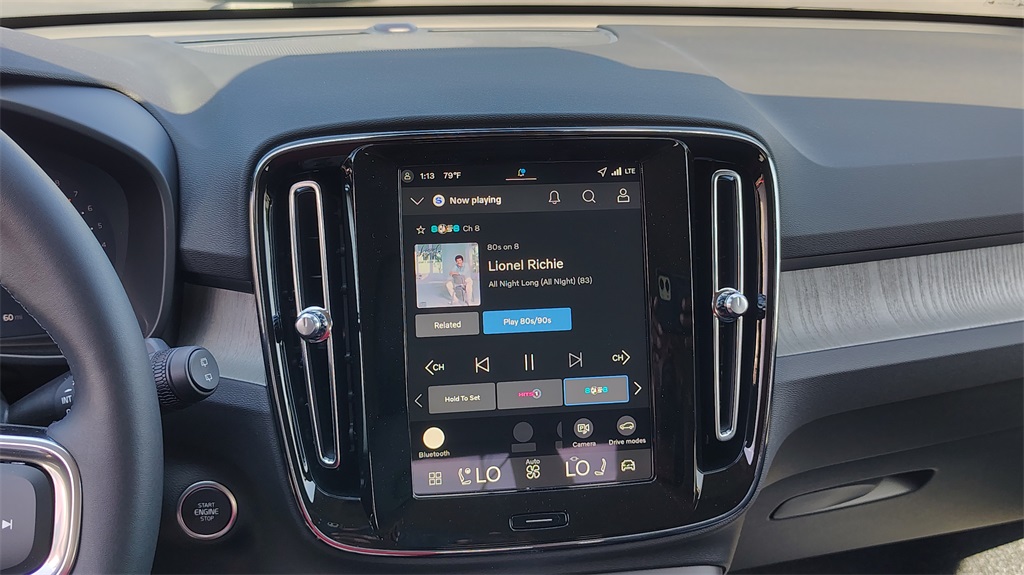 2026 Volvo XC40 Core photo 17