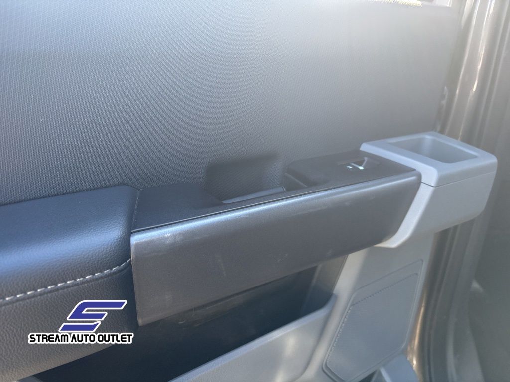 2023 Ford F-150 XLT photo 13