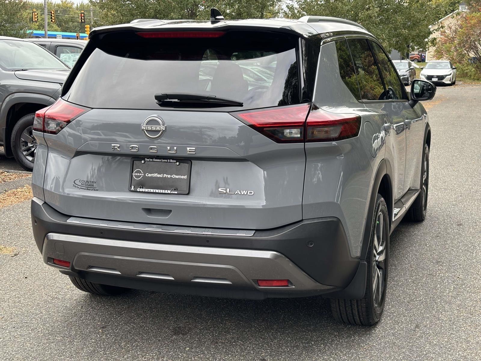 2022 Nissan Rogue SL photo 3