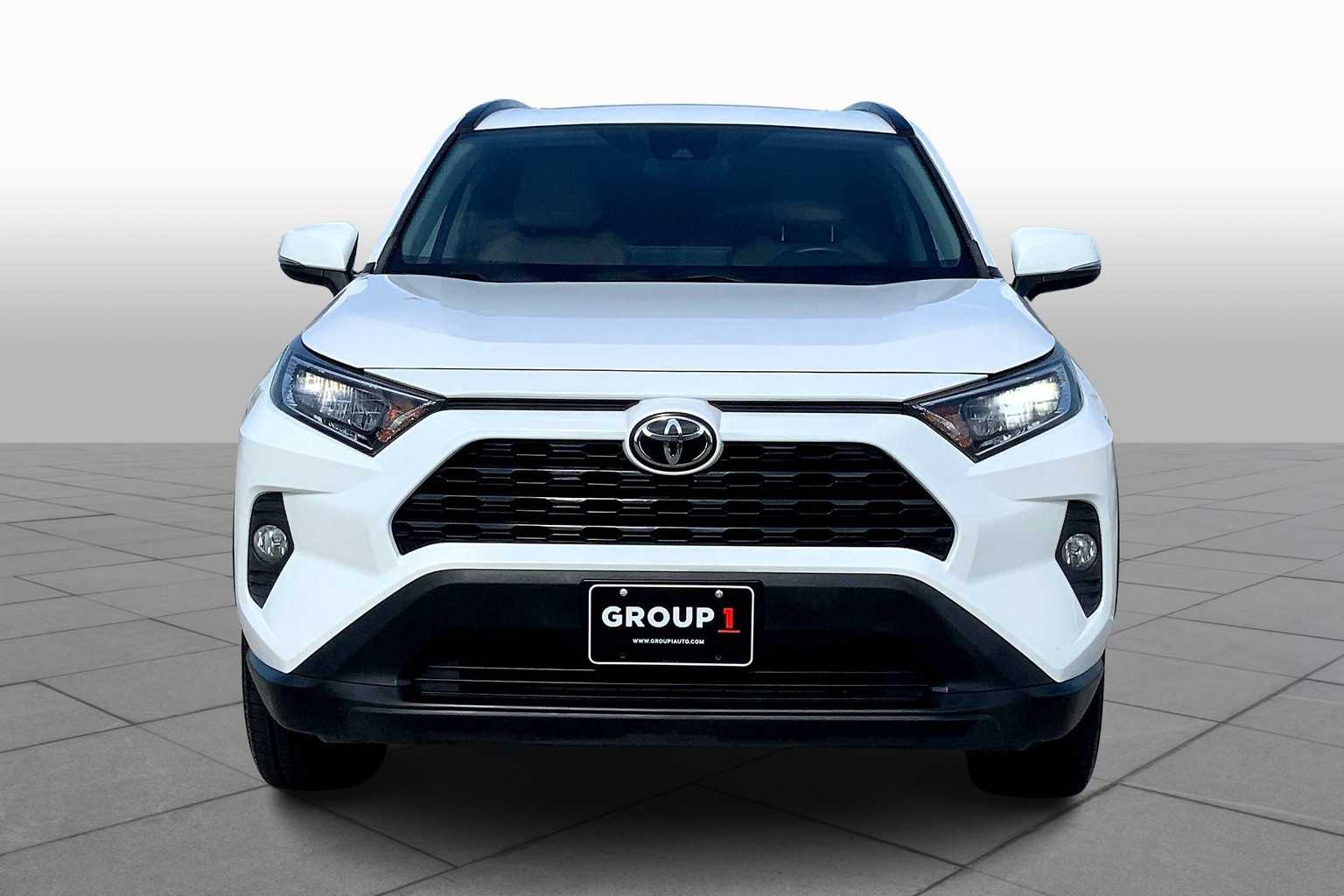 2019 Toyota RAV4 XLE Premium photo 2