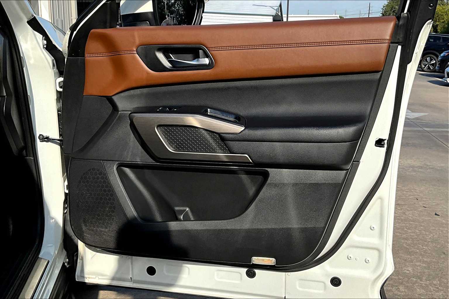 2022 Nissan Pathfinder Platinum photo 19