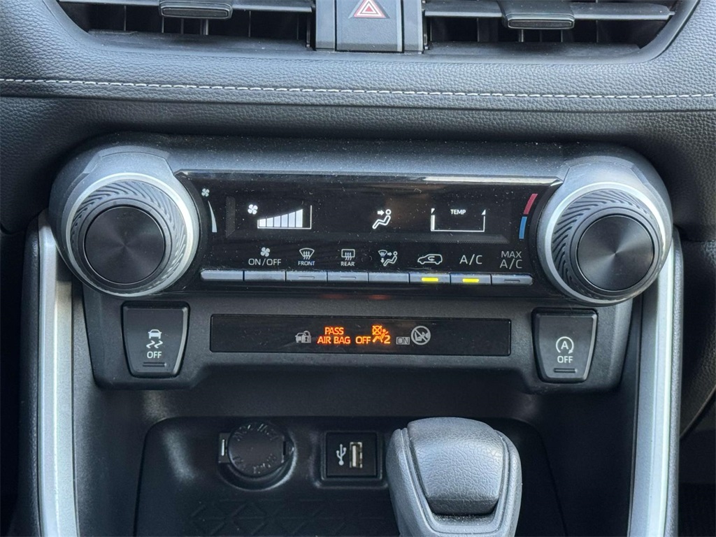 2024 Toyota RAV4 LE photo 4