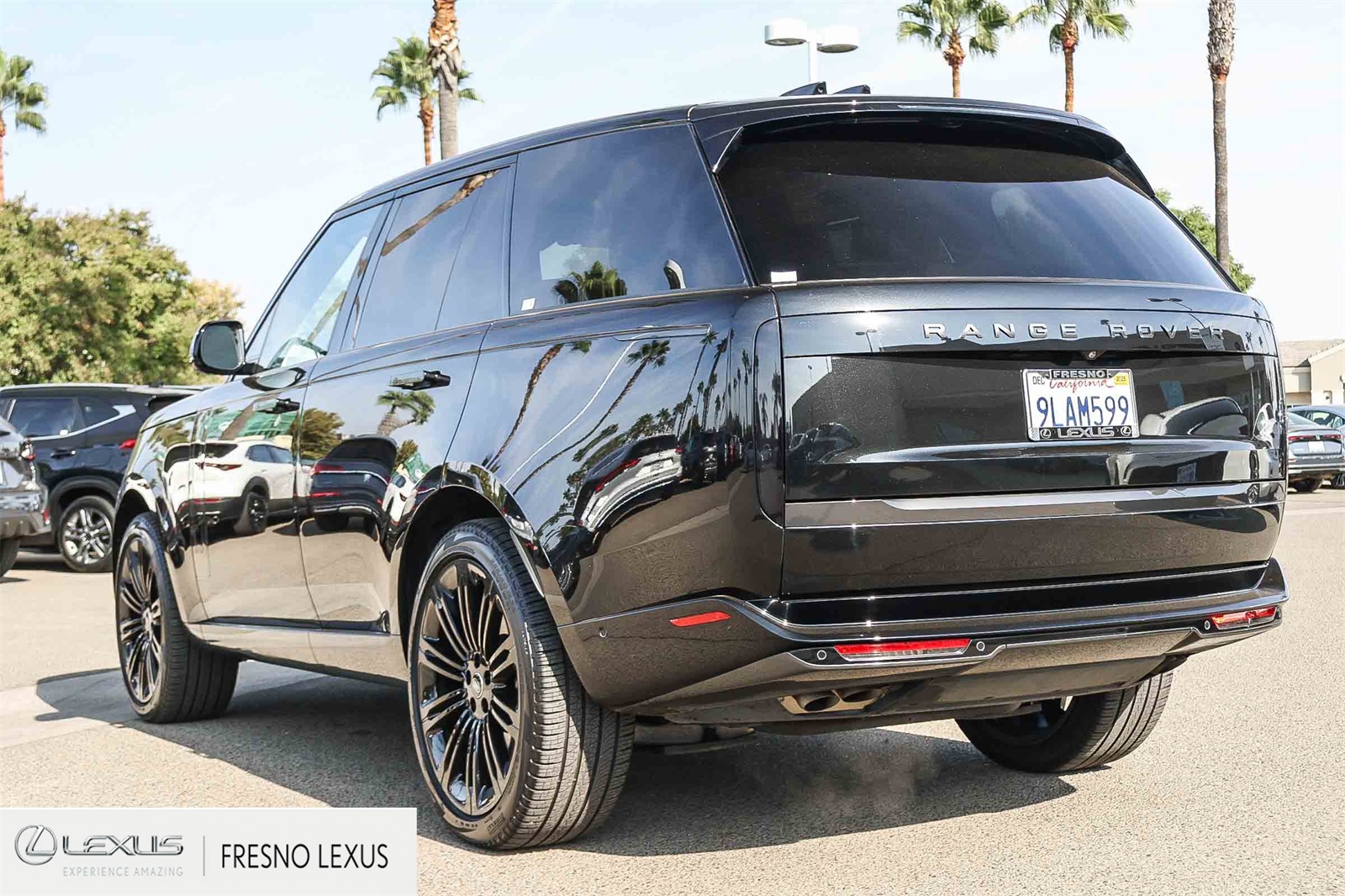 2024 Land Rover Range Rover SE photo 4