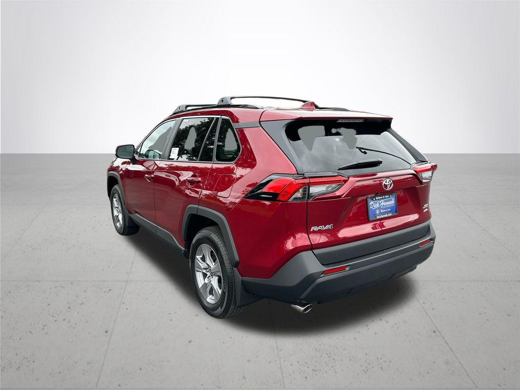 2025 Toyota RAV4 XLE photo 7