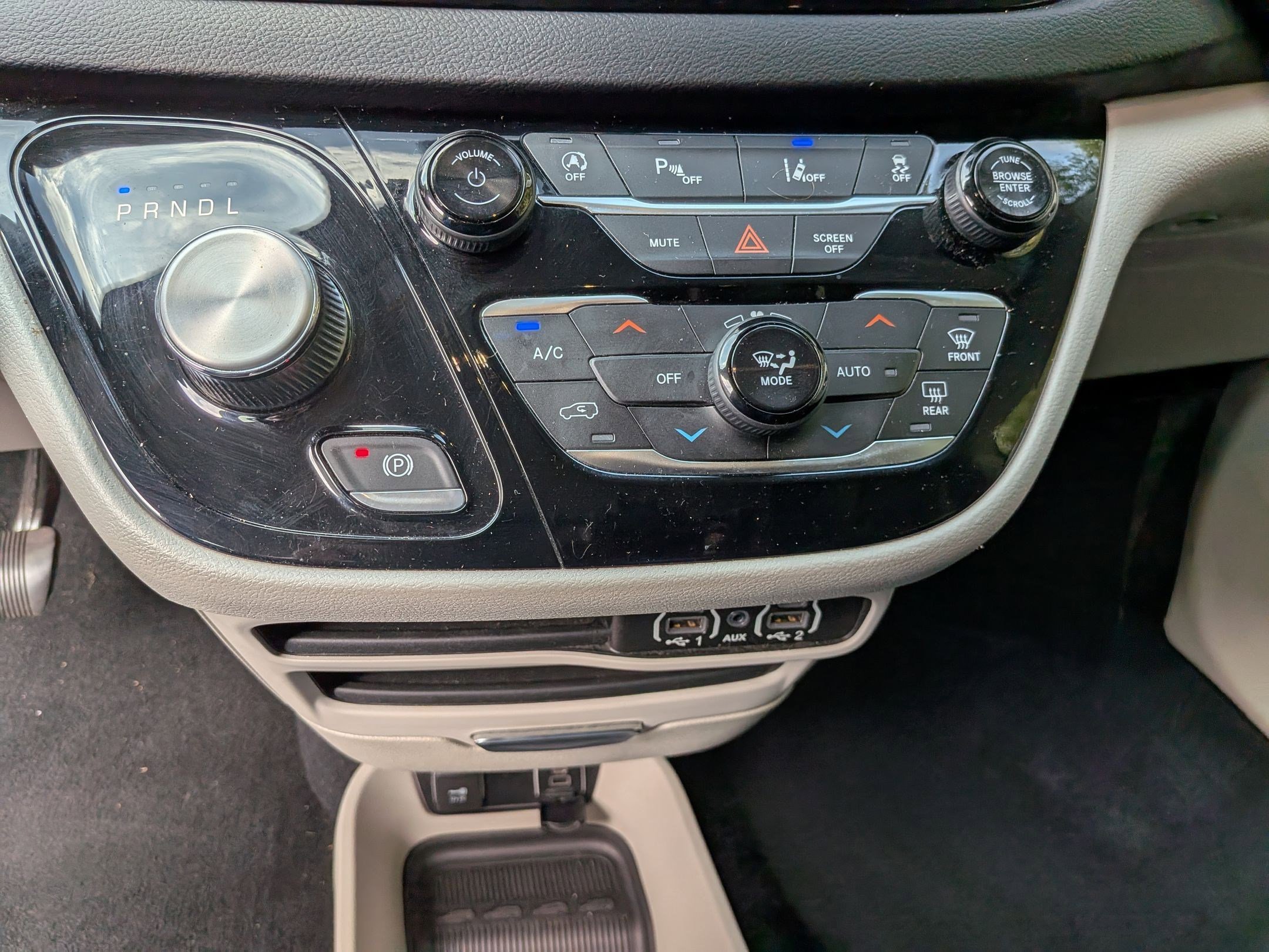 2021 Chrysler Pacifica Touring L photo 22
