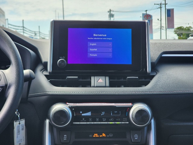 2025 Toyota RAV4 LE photo 8