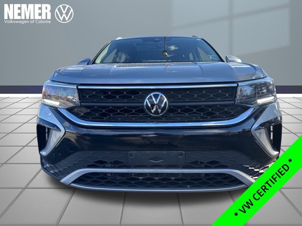 2023 Volkswagen Taos SE photo 2