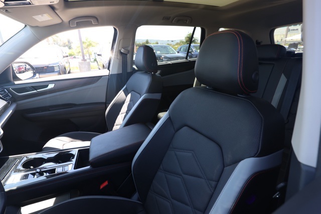 2024 Volkswagen Atlas Peak Edition SEL photo 13