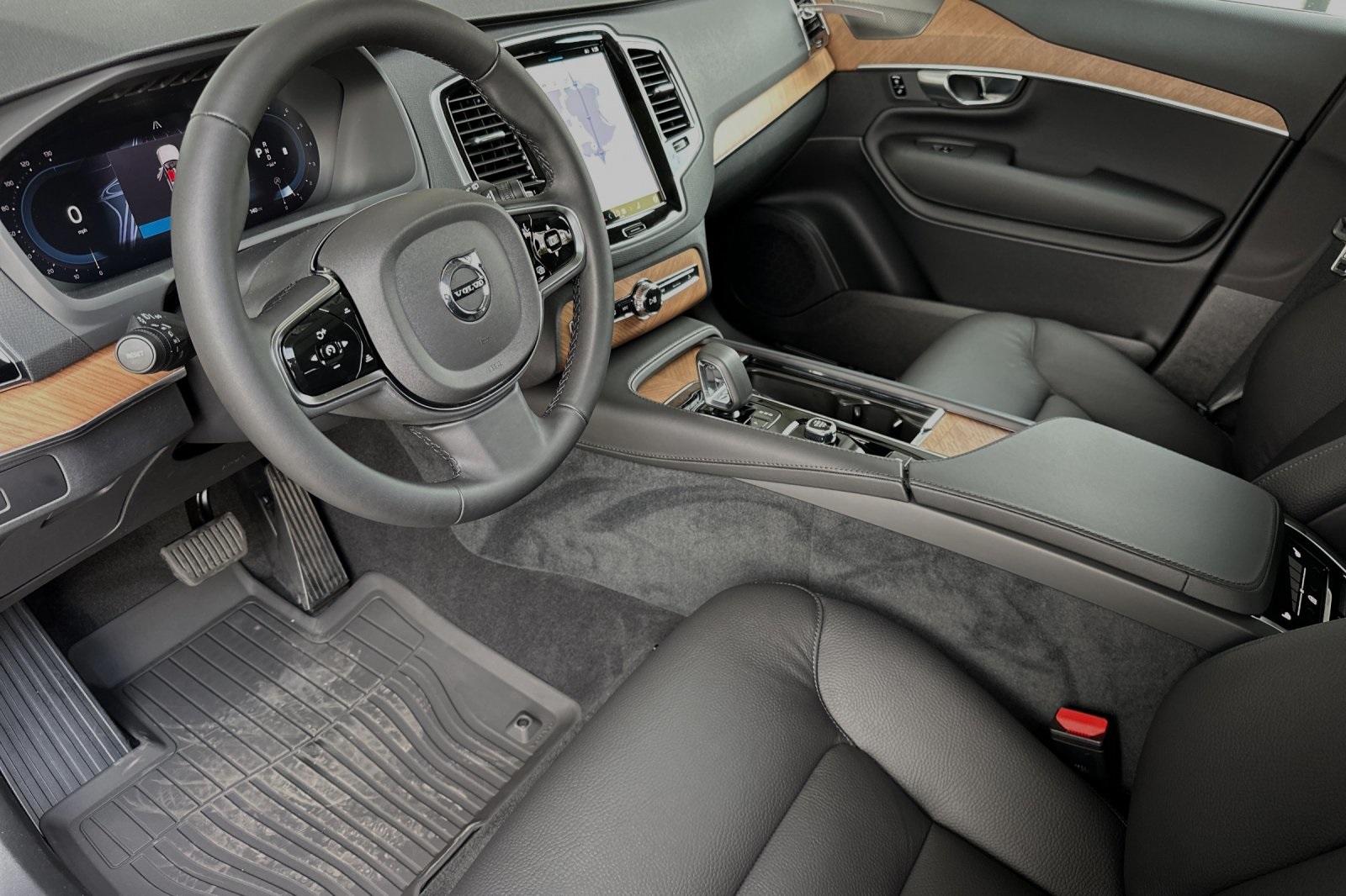 2025 Volvo XC90 Plus photo 9
