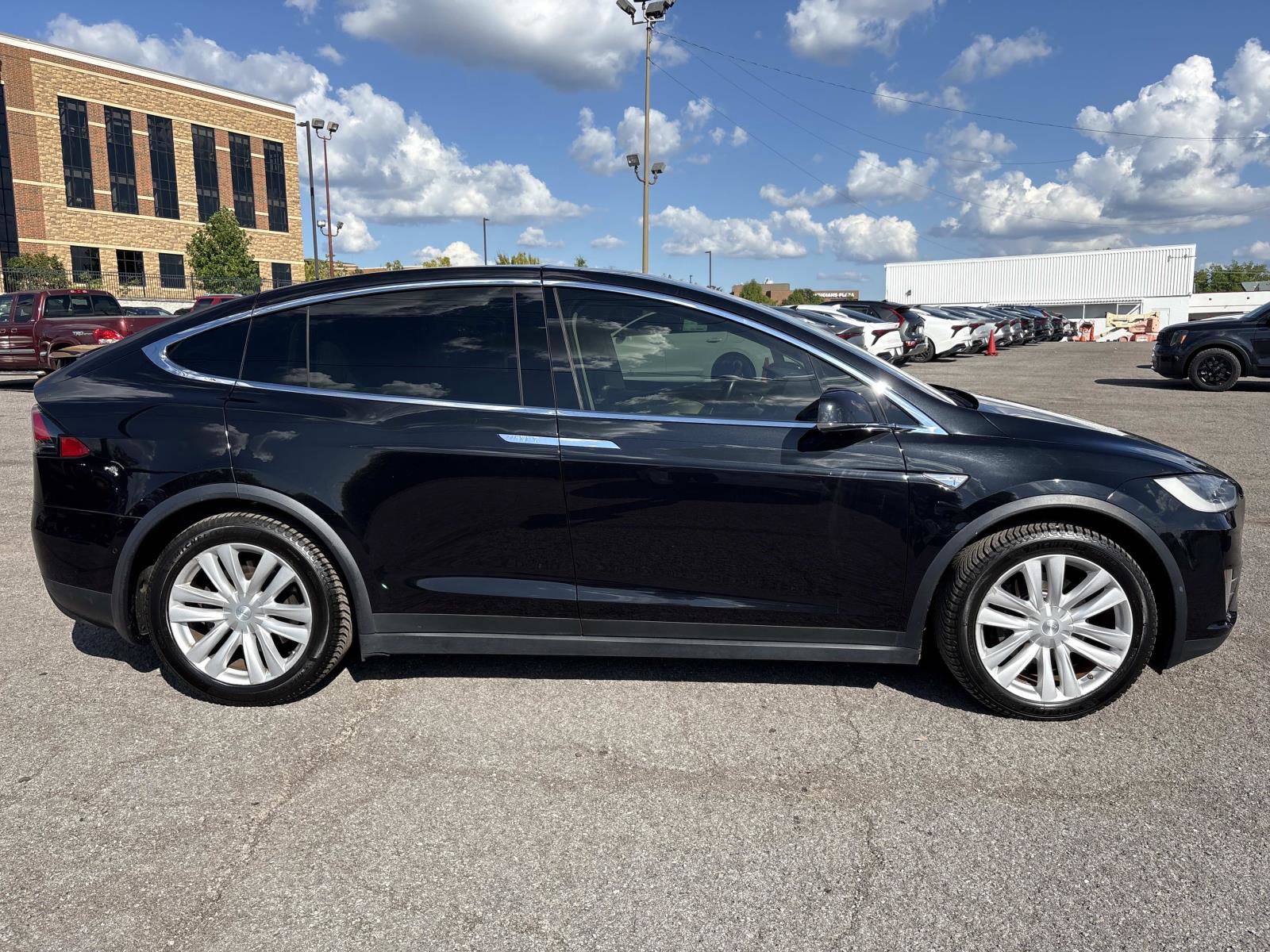 2016 Tesla Model X 90D photo 8