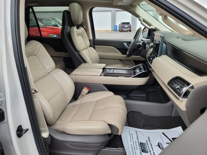 2024 Lincoln Navigator L Reserve photo 13
