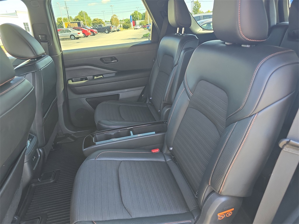 2024 Nissan Pathfinder Rock Creek photo 13