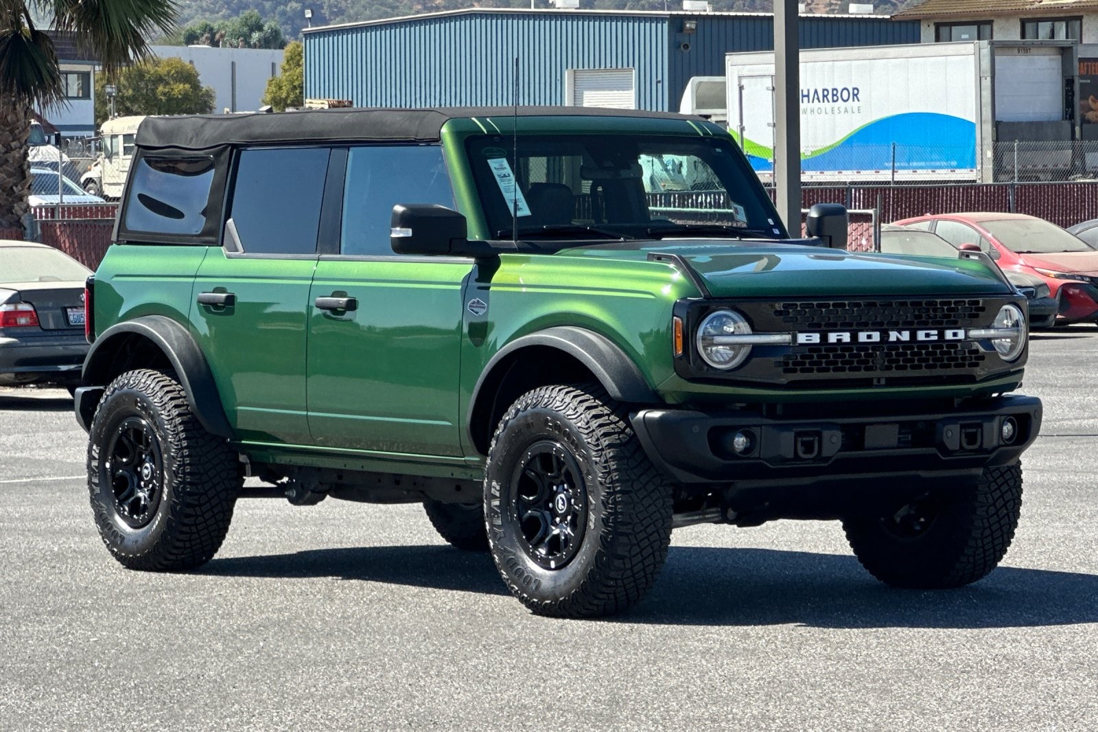 2023 Ford Bronco Wildtrak photo 2