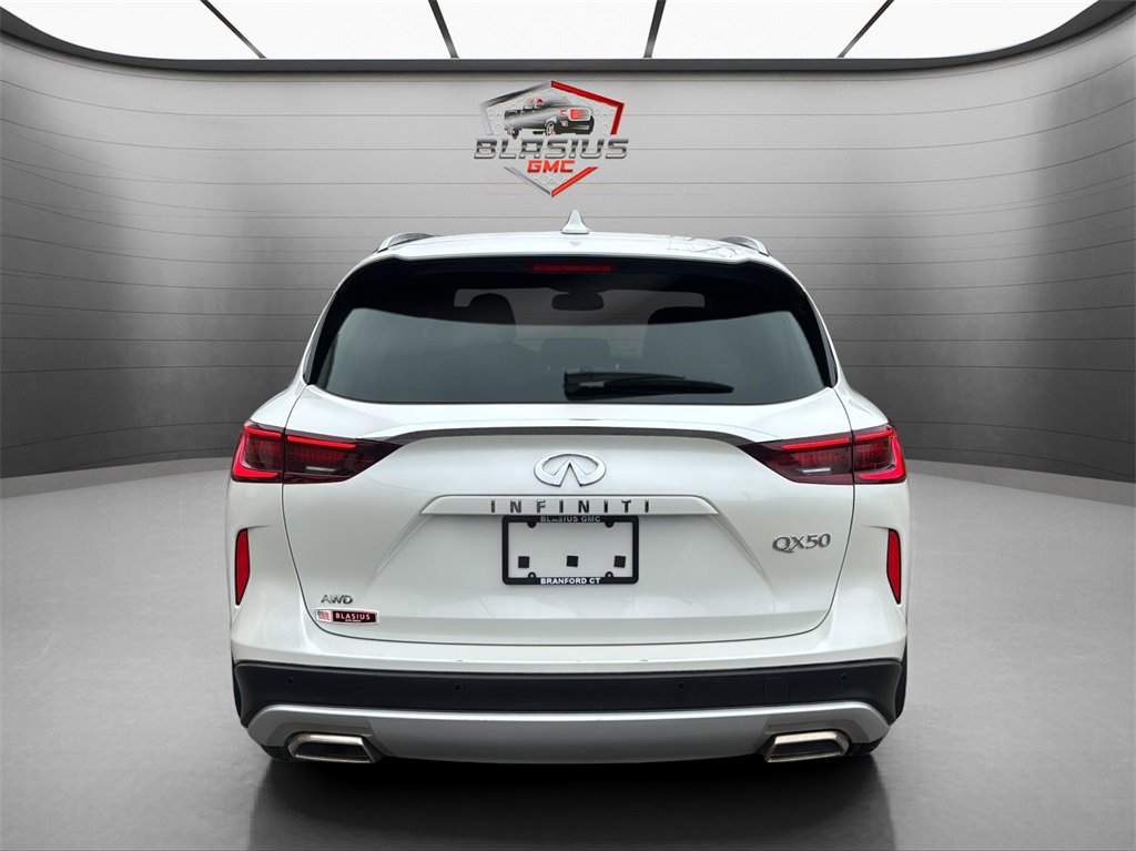 2022 Infiniti QX50 Luxe AWD photo 4