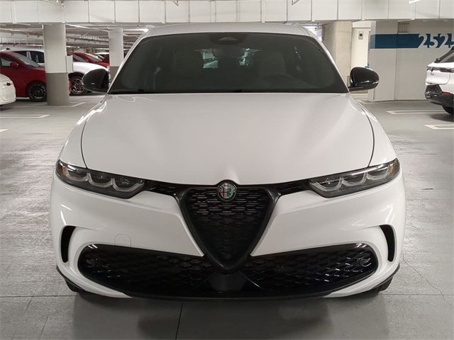 2025 Alfa Romeo Tonale photo 2