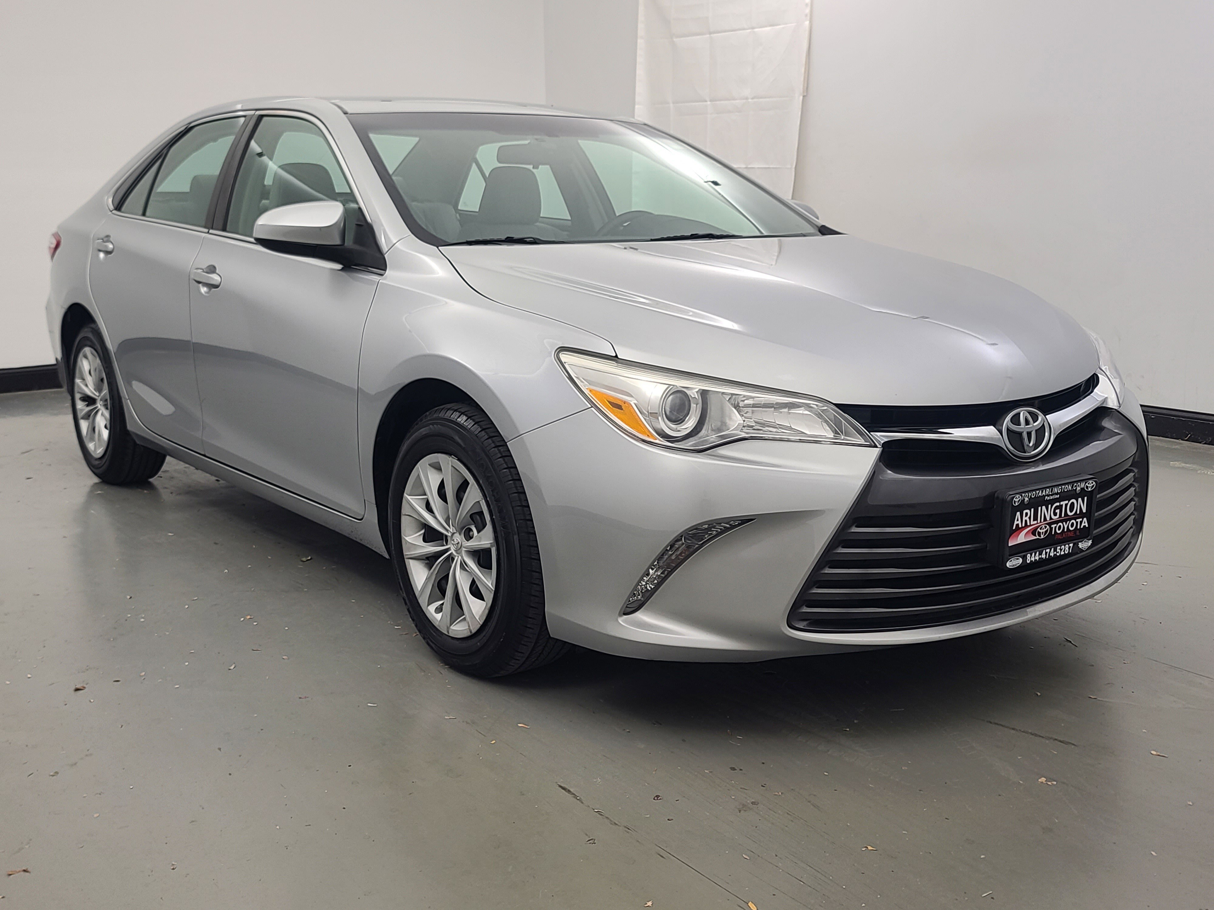 Used 2015 Toyota Camry LE with VIN 4T4BF1FK8FR452075 for sale in Palatine, IL