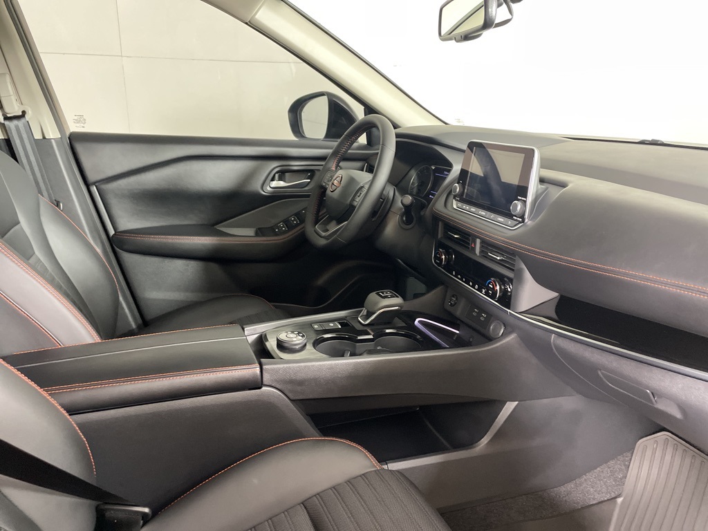 2026 Nissan Rogue SV photo 11