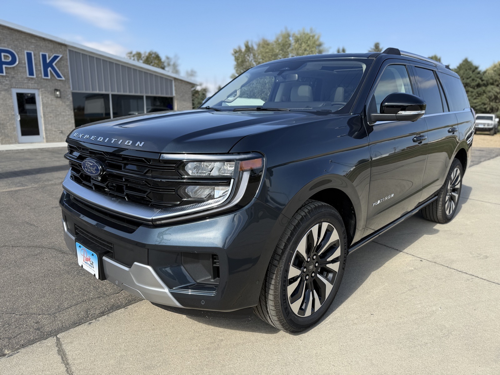 2025 Ford Expedition Platinum photo 2