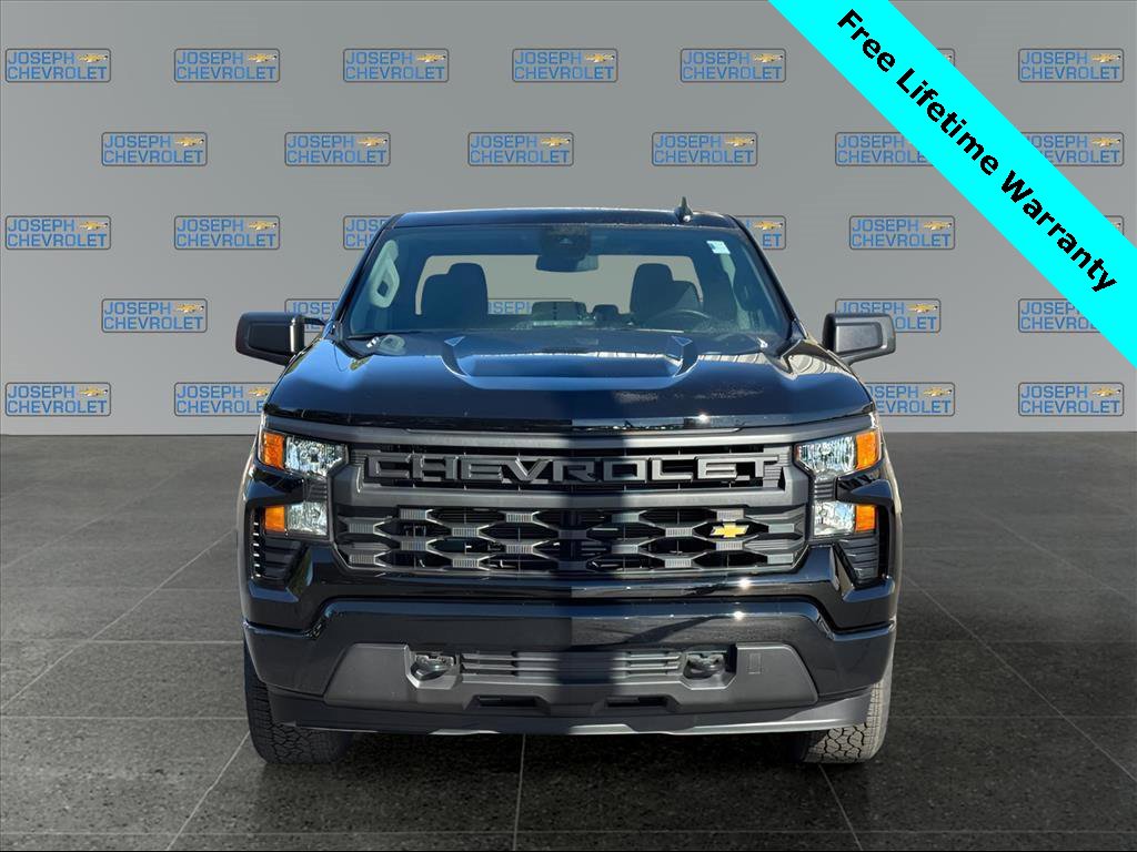 2025 Chevrolet Silverado 1500 Custom photo 2