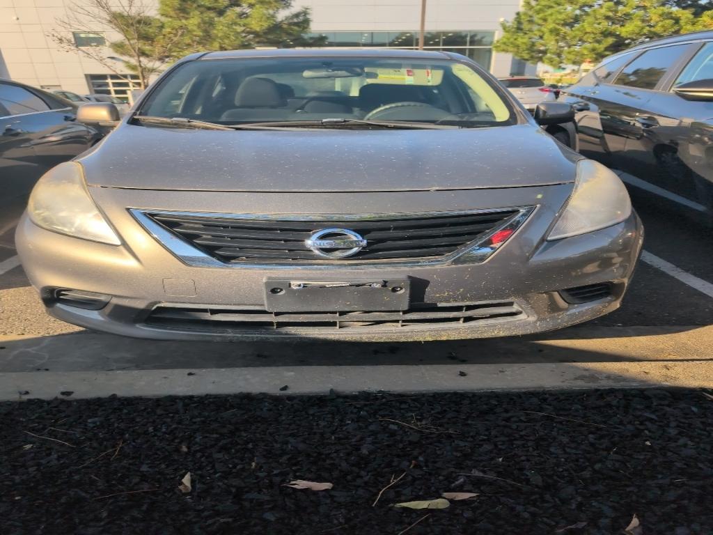 2012 Nissan Versa SV photo 2