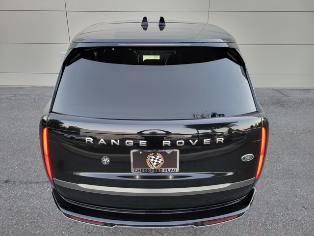 2023 Land Rover Range Rover SE photo 3