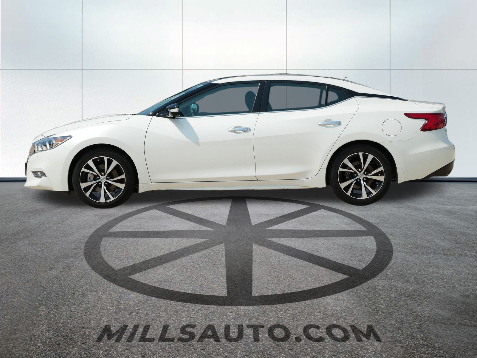 Used 2018 Nissan Maxima Platinum with VIN 1N4AA6AP4JC361527 for sale in Willmar, Minnesota