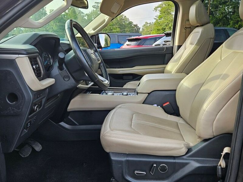 2024 Ford Expedition Limited photo 4