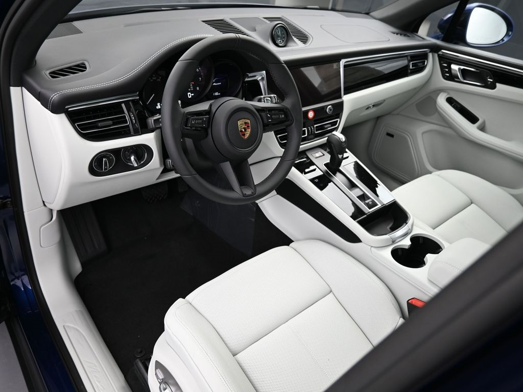 2026 Porsche Macan T photo 3