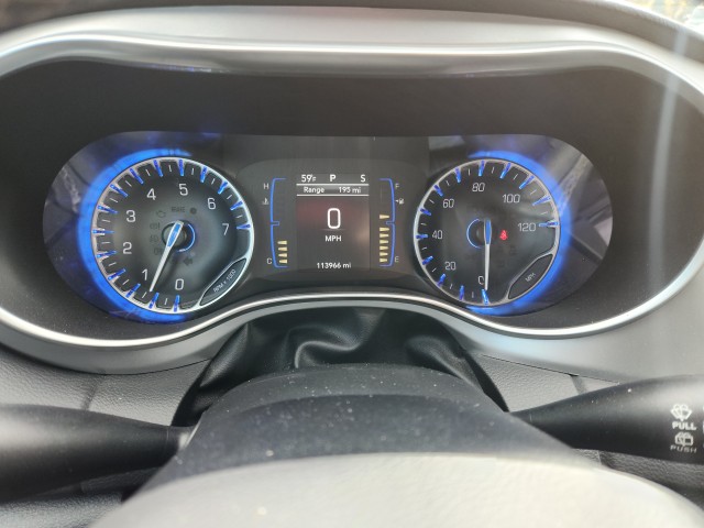 2019 Chrysler Pacifica Touring L photo 2