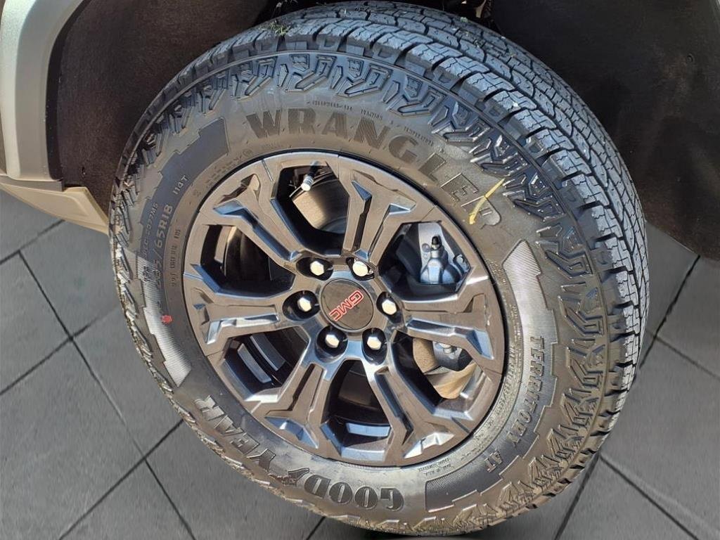 New 2025 Onyx Black GMC Elevation image 8