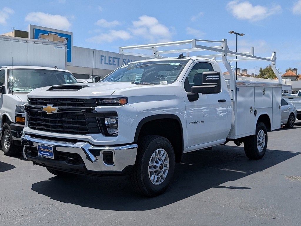 2025 Chevrolet Silverado 2500HD photo 2