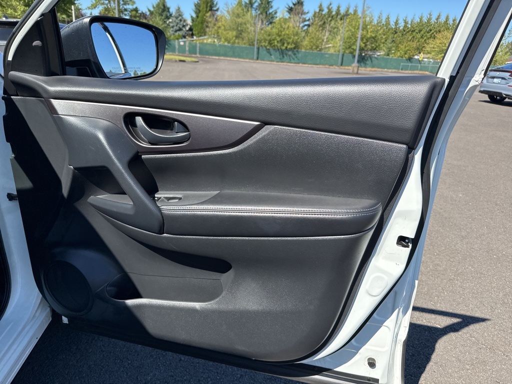 2021 Nissan Rogue Sport S photo 21