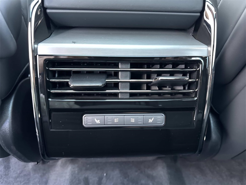 2025 Land Rover Range Rover Sport SE photo 17