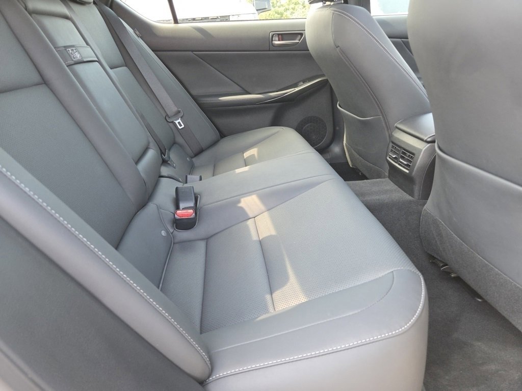 2022 Lexus IS 300 photo 5