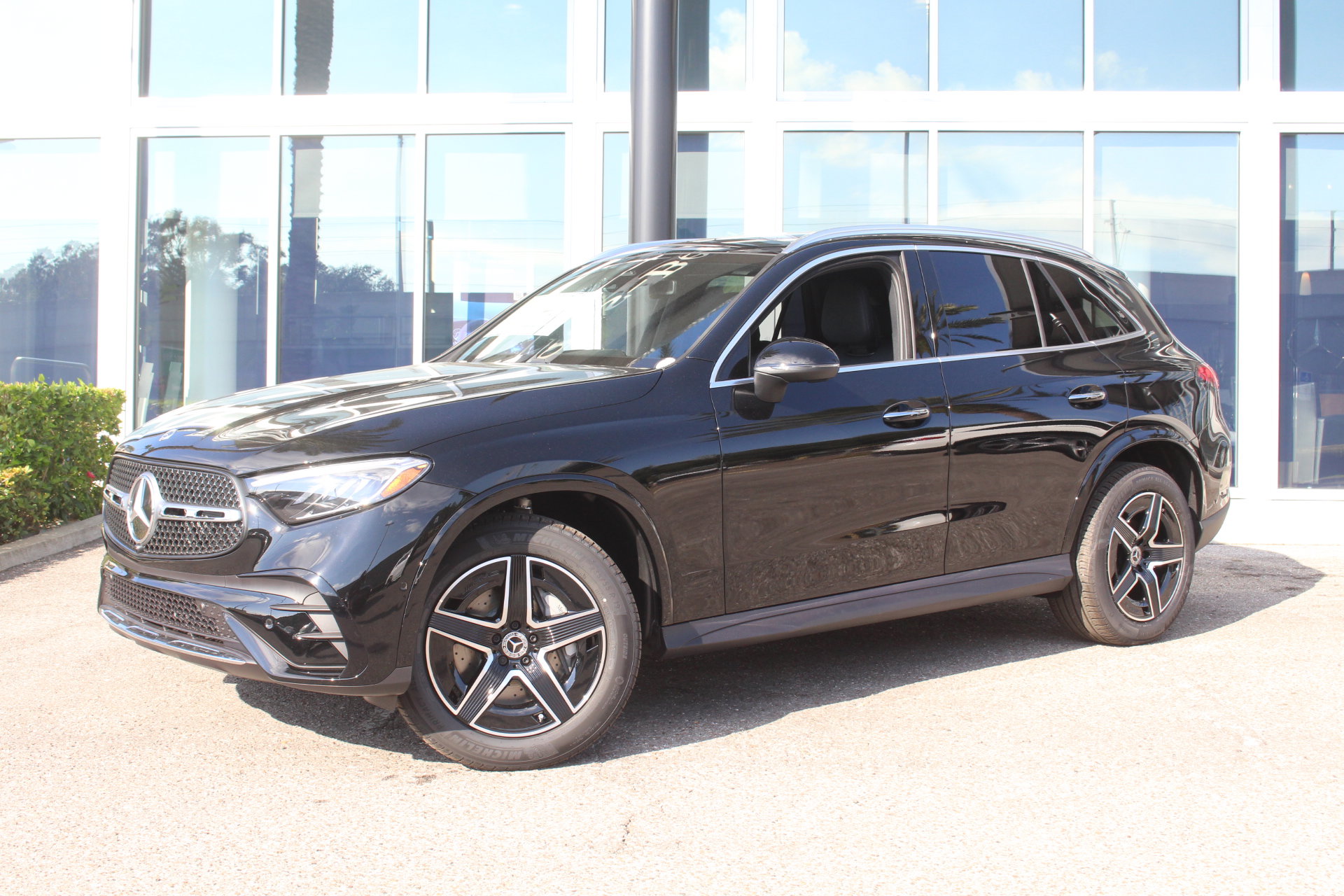 2026 Mercedes Benz GLS 300 photo 2