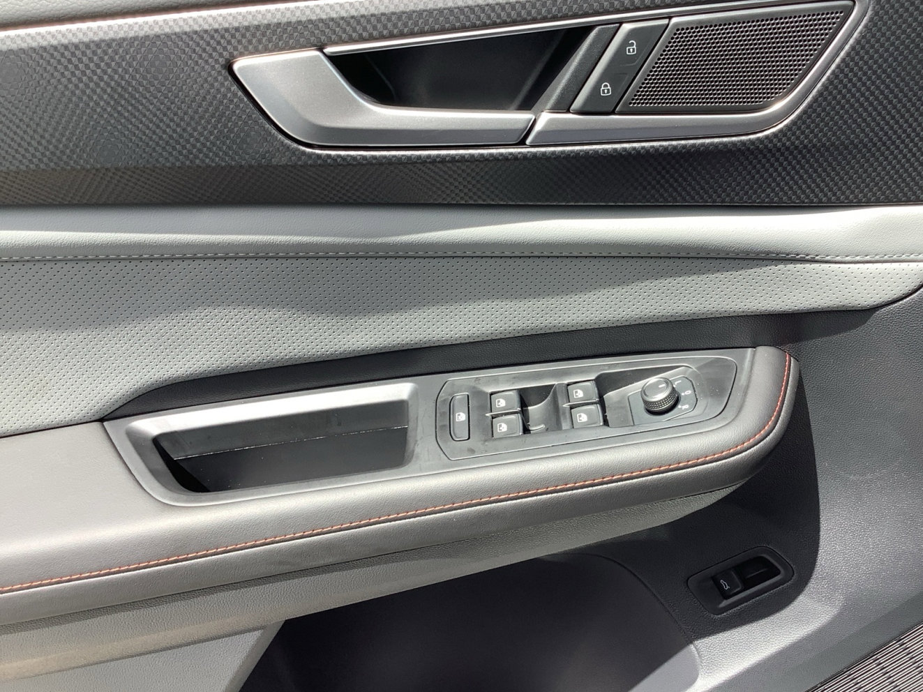 2025 Volkswagen Atlas Peak Edition SE photo 26