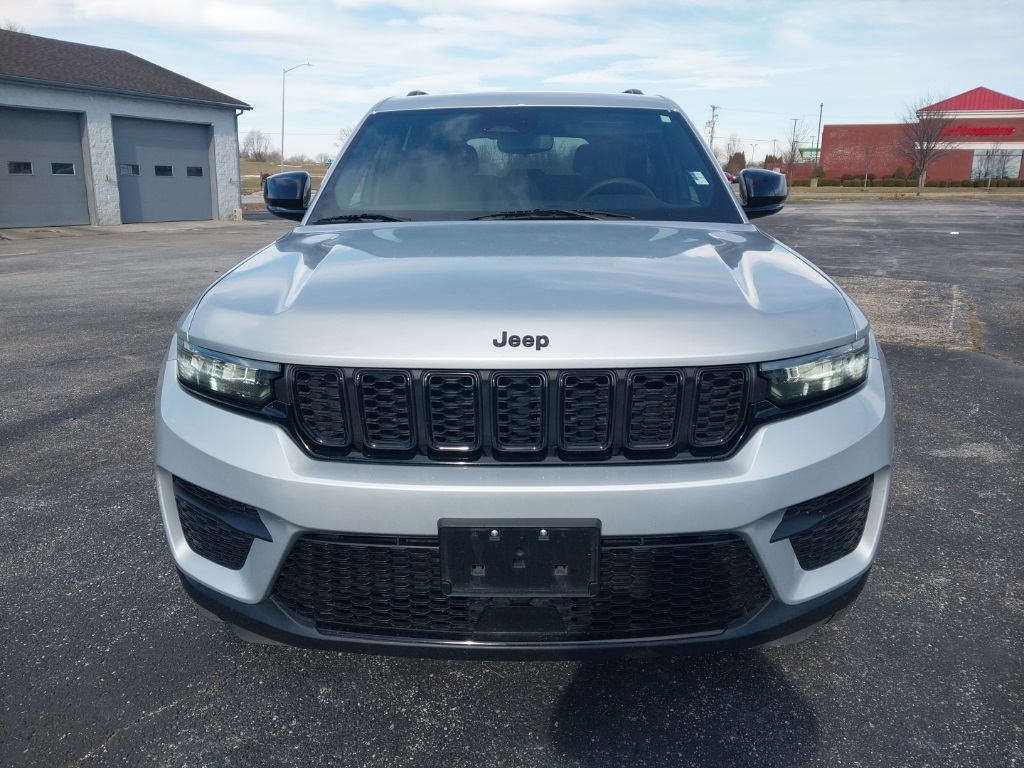 2023 Jeep Grand Cherokee Altitude photo 3