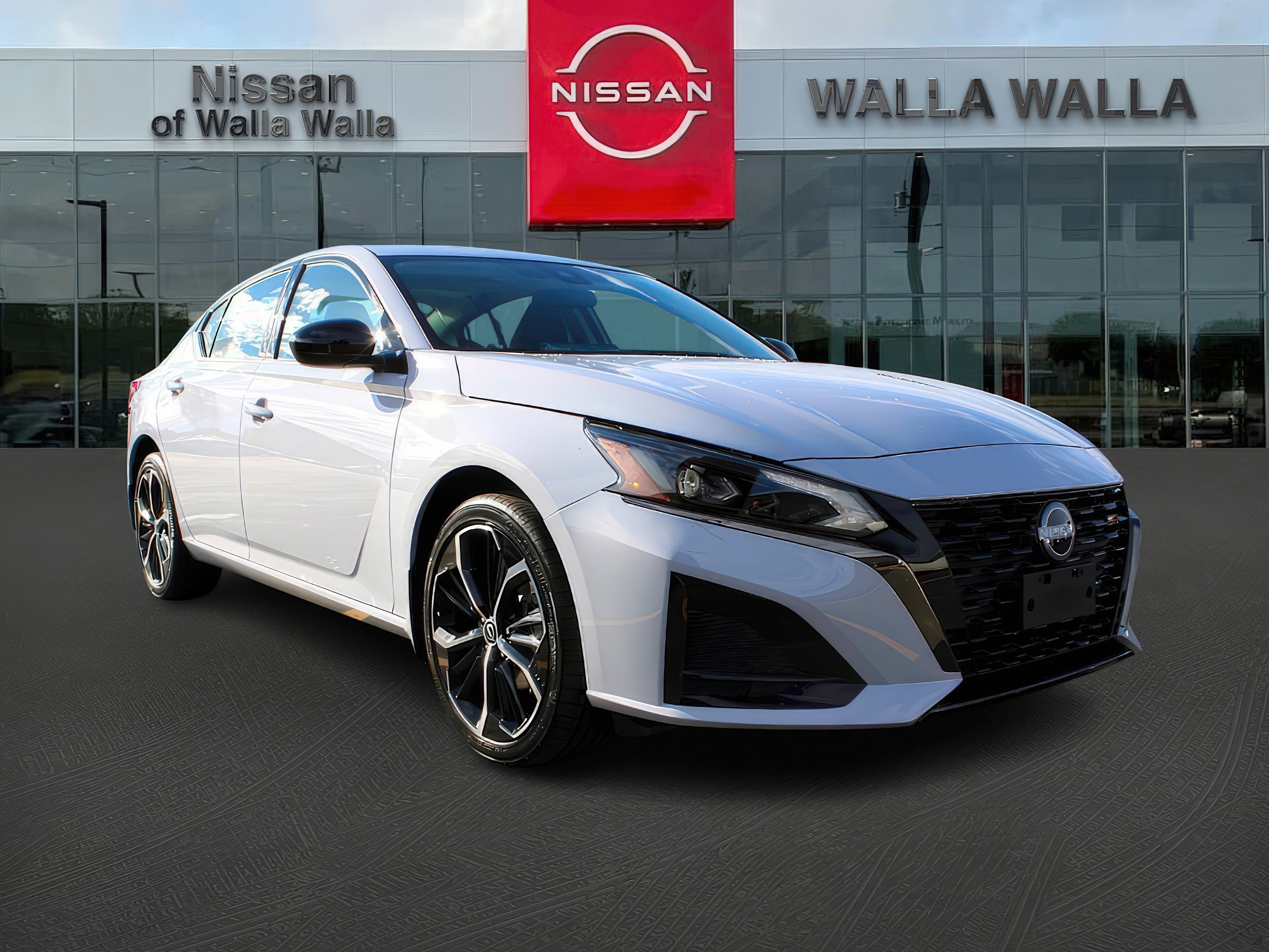 2025 Nissan Altima SR's photo