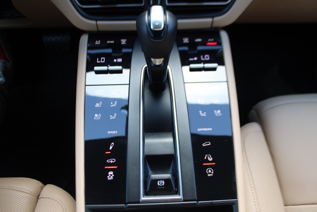 2024 Porsche Macan Base photo 23