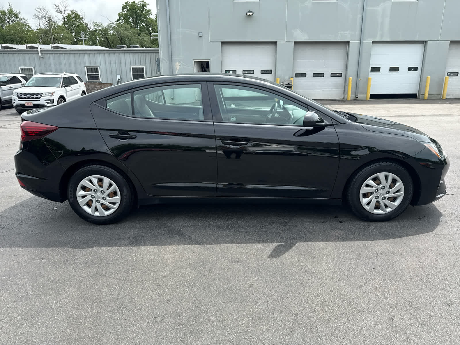 2020 Hyundai Elantra SE photo 2