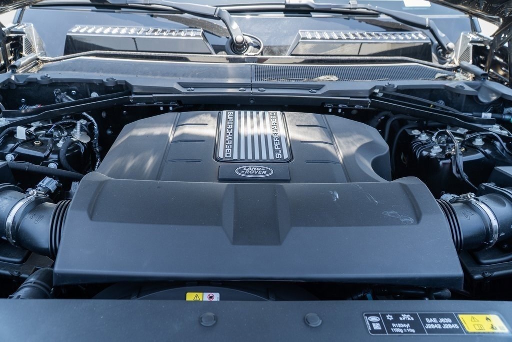 2025 Land Rover Defender 110 X-Dynamic SE photo 30