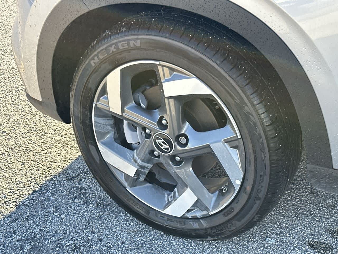 2025 Hyundai Venue SEL photo 11