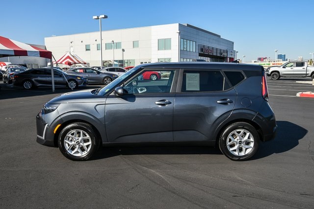 2023 Kia Soul LX photo 2