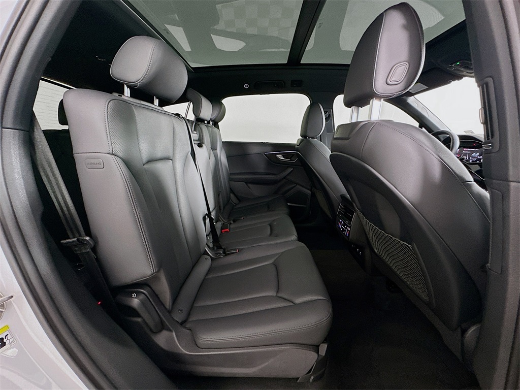 2023 Audi Q7 45 Premium Plus photo 27