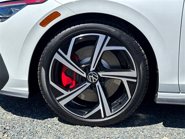2025 Volkswagen Golf GTI SE photo 3