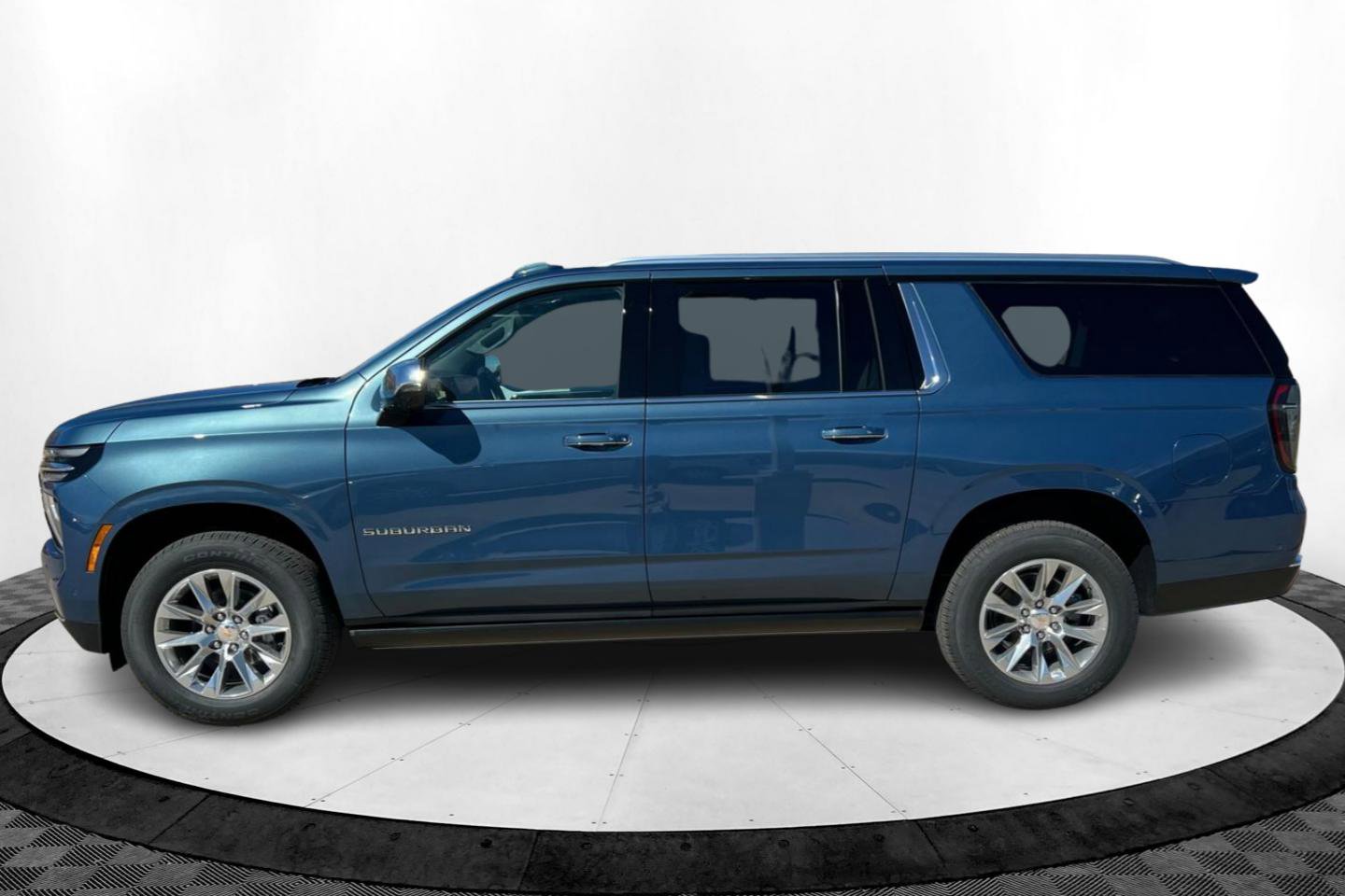 2026 Chevrolet Suburban Premier photo 2