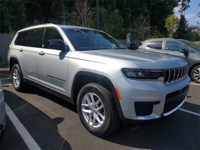 2023 Jeep Grand Cherokee Laredo photo 2