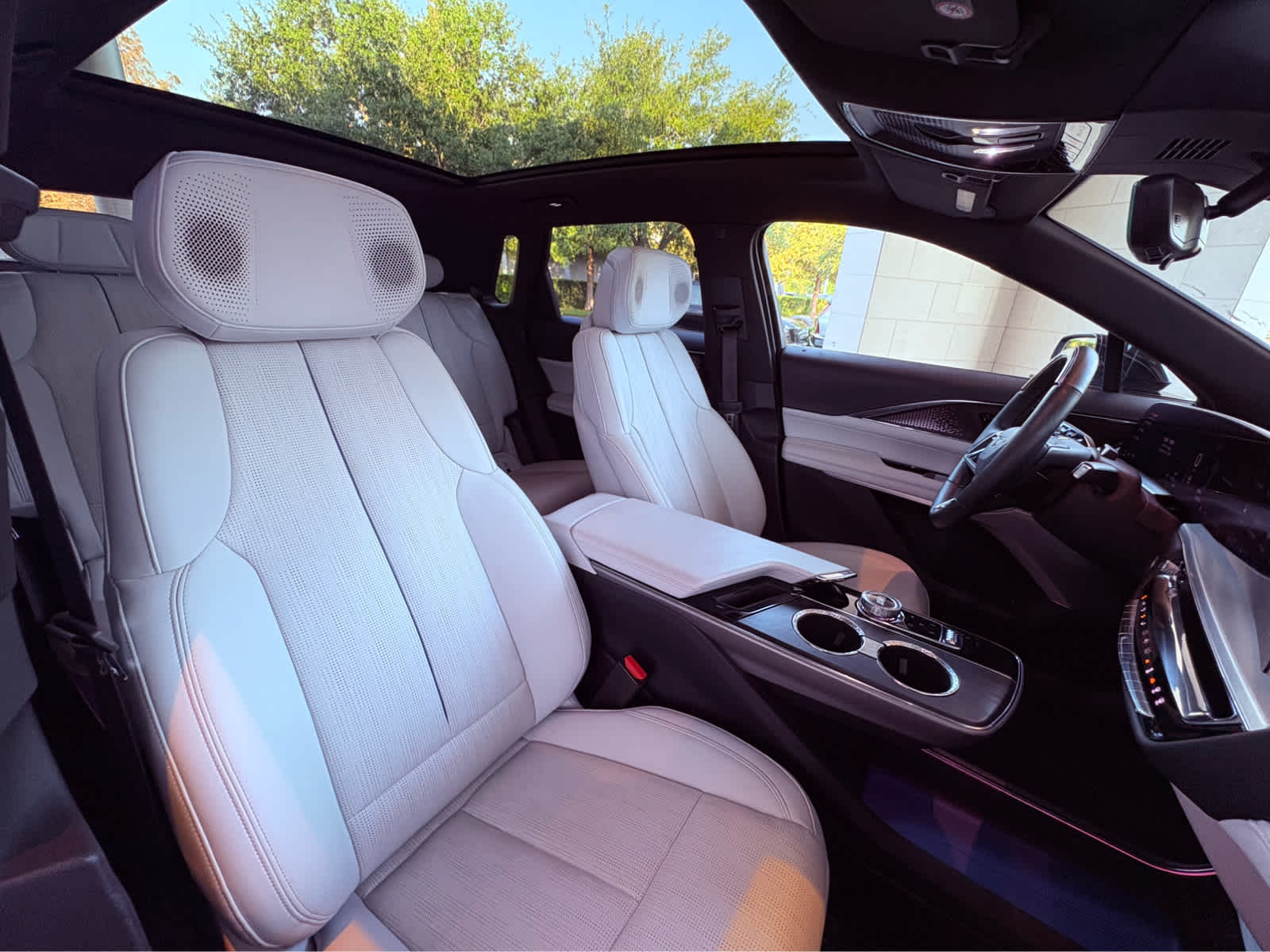 2023 Cadillac Lyriq Luxury photo 23